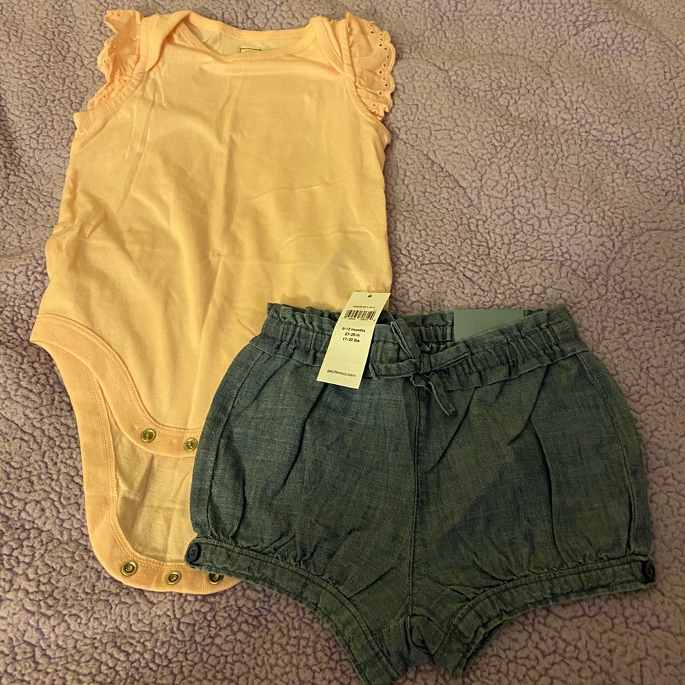 Baby gap top and shorts size 6-12 months